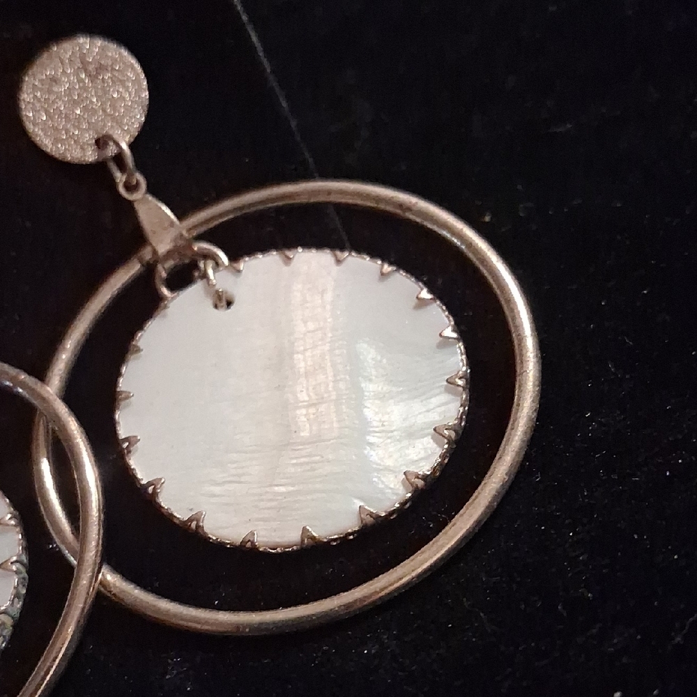 Mother of Pearl Gold and White Circle Earrings - Picture 3 of 5